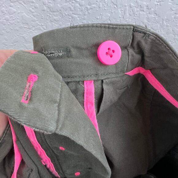 Boden Rachel Chino Shorts Army Green Embroidered Pink Polka Dot Size US 6 - Picture 6 of 10